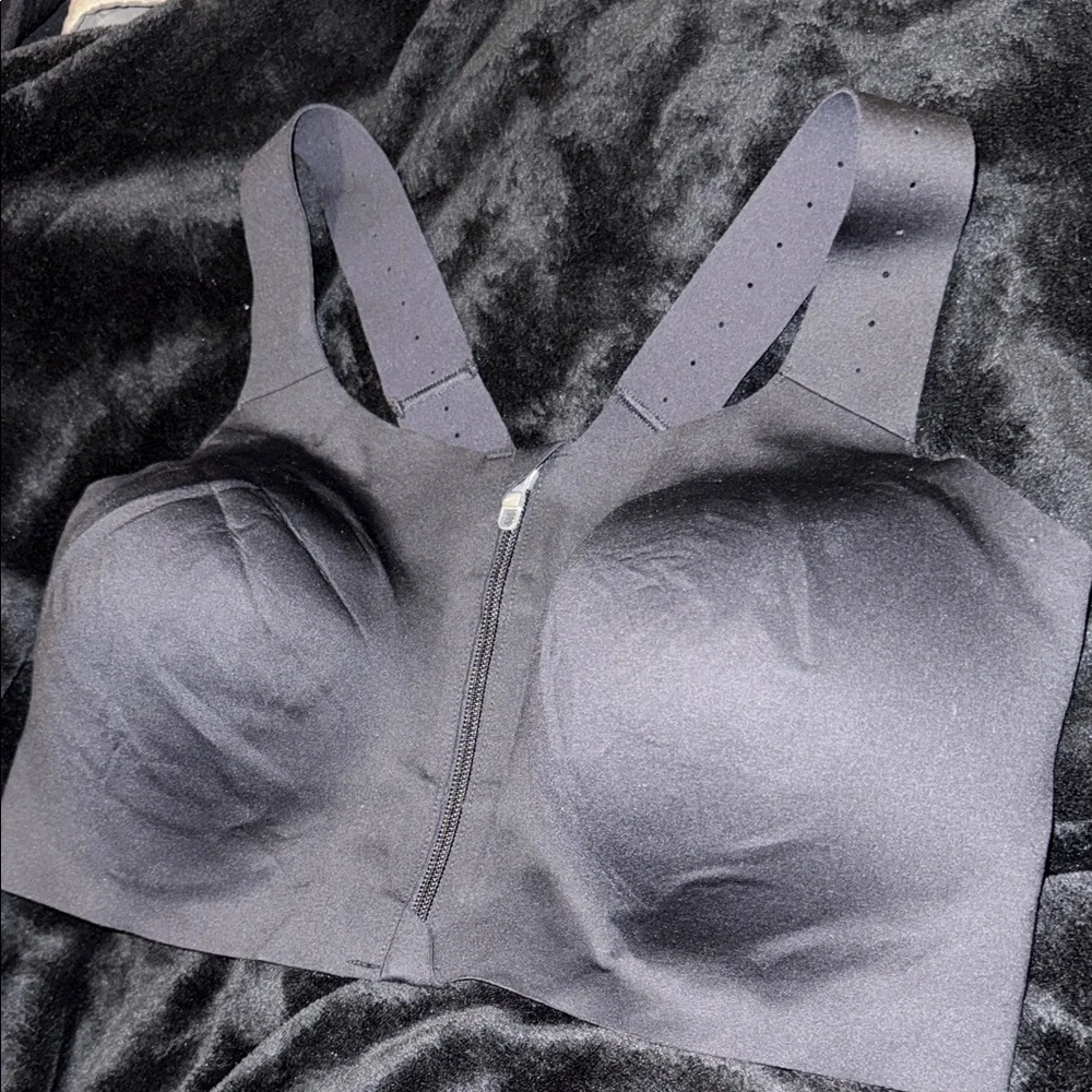 Brooks Black Zip-Front Sports Bra - Picture 2 of 7